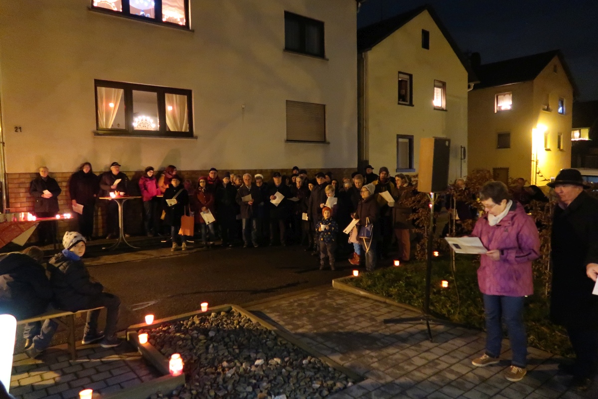 Weihnachtssingen am Waldenserplatz Palmbach 2017
